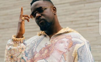 Sarkodie Ft Oxlade, Non Living Thing