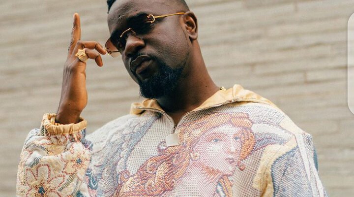 Sarkodie Ft Oxlade, Non Living Thing